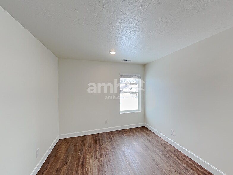 Building Photo - 1287 N Wagon Wy