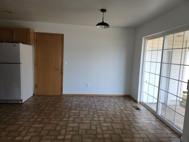 Building Photo - 2-bedroom 2-bath duplex
