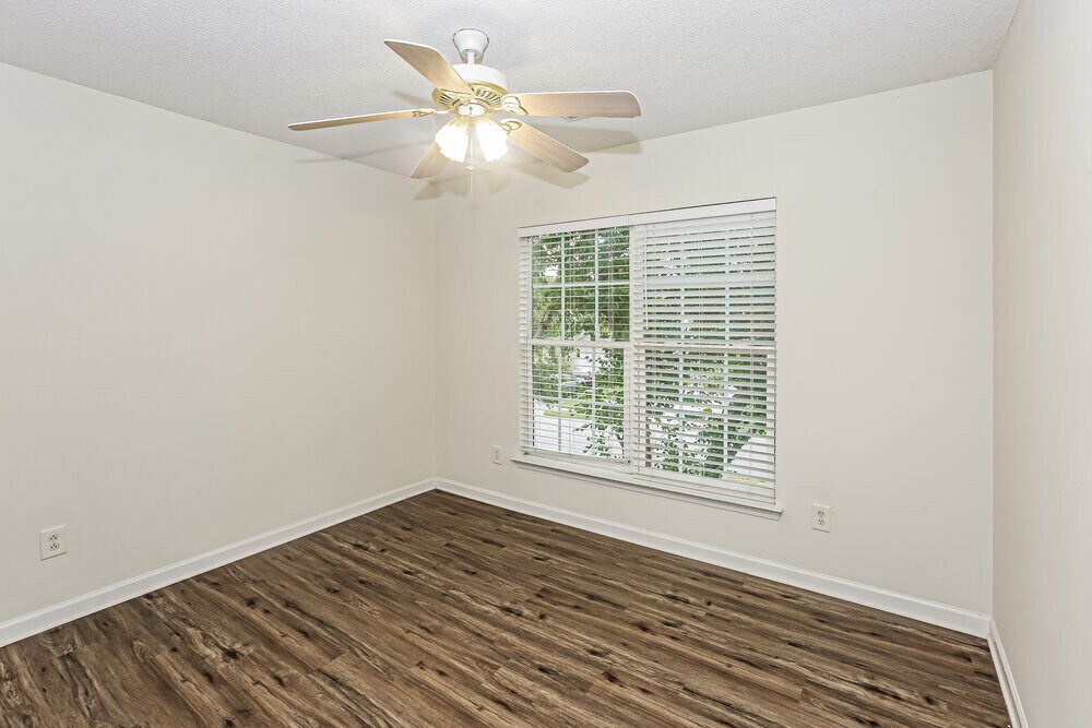 Building Photo - 1036 Meadowbrook Ln SW