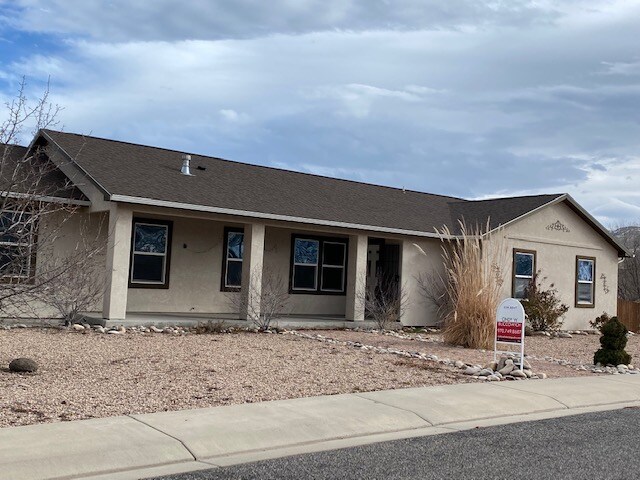 Building Photo - 883 Vineyard Ave