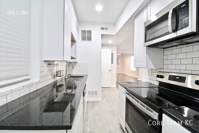 Building Photo - 7 E 38th St