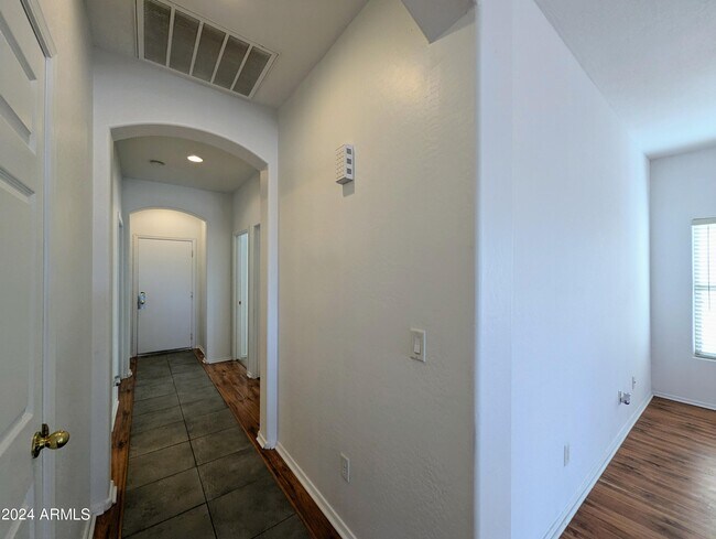 Building Photo - 1530 E Branham Ln