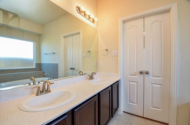 Building Photo - 5118 Brookshire Pass Dr