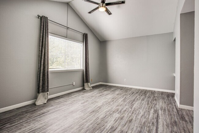 Building Photo - Gorgeous Upgraded 3 Bedroom 2.5 Bath with 2 car garage on Quiet Cul-De-Sac ---Eanes ISD!!