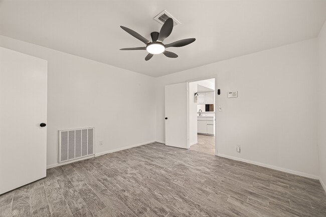 Building Photo - 5523 Kuldell Dr