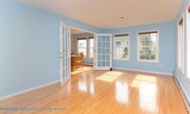 Building Photo - 12 Paradise Blvd