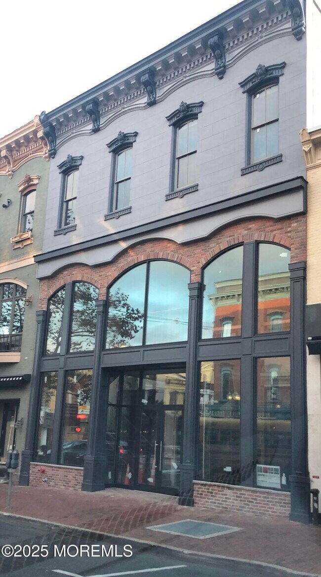 Building Photo - 7 Broad St