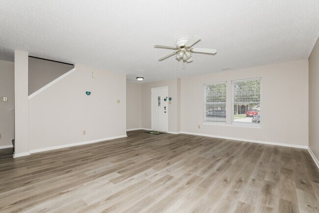 Building Photo - 2250 Cedarmill Dr