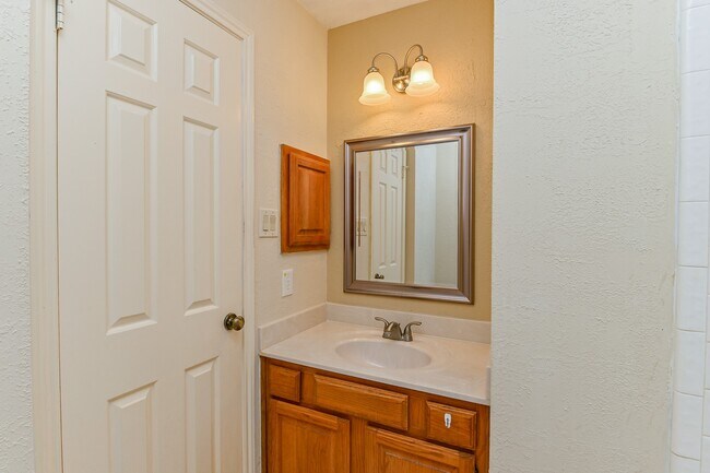 Building Photo - 3410 Streamside Ln