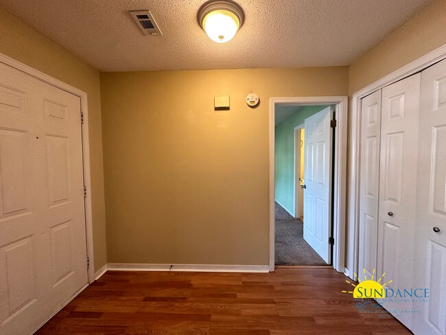 Building Photo - Beautiful 3 Bedroom Home in Mary Esther!