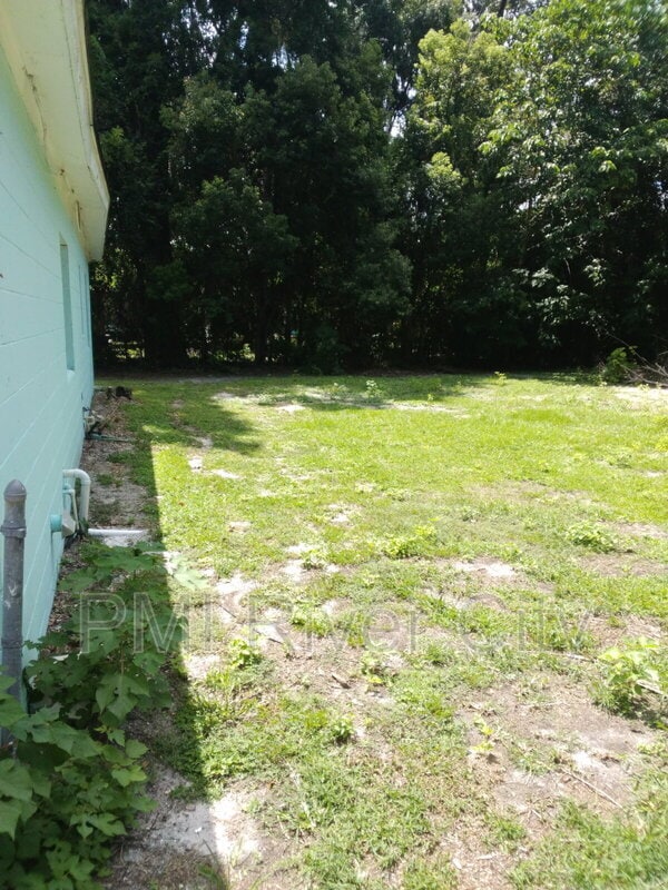 Building Photo - 1859 Loyola Dr N