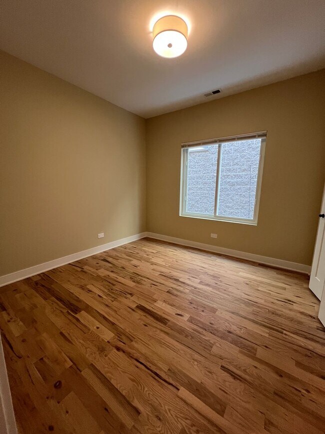 Building Photo - 4231 S Champlain Ave