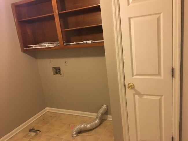 Building Photo - 3 Bedroom/2 Bath home in Lowndes County