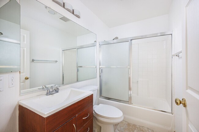 Building Photo - Charming Ground-Level Condo in California ...