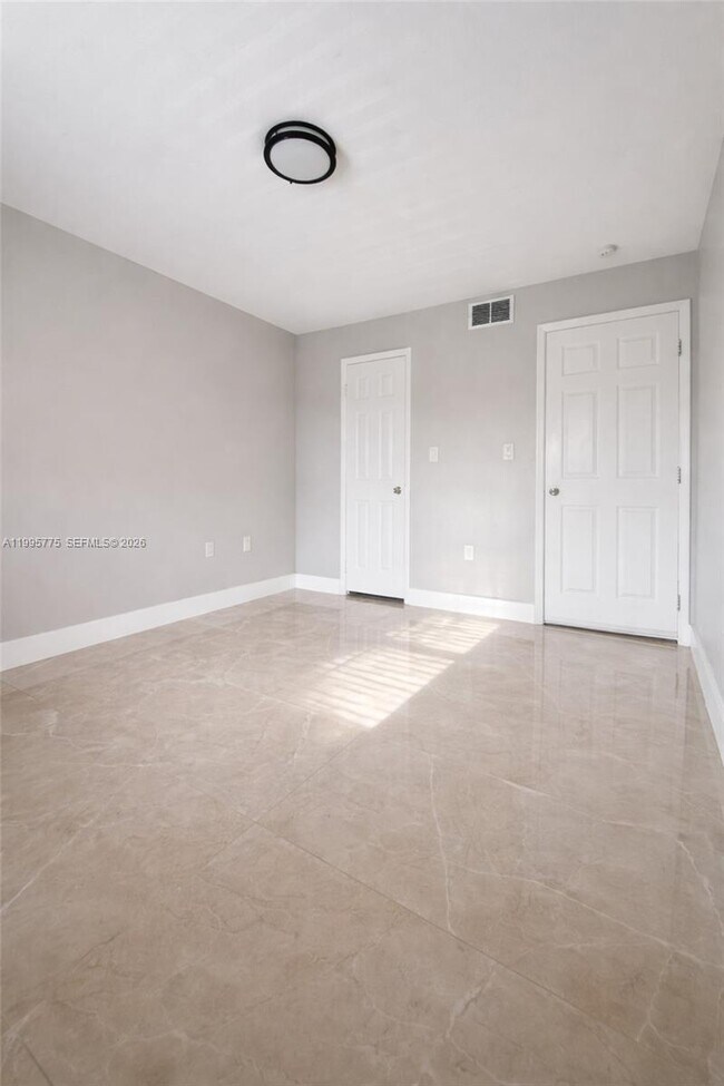 Building Photo - 10581 SW 155th Ct