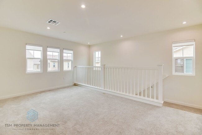 Building Photo - 16076 Jaegar Ln