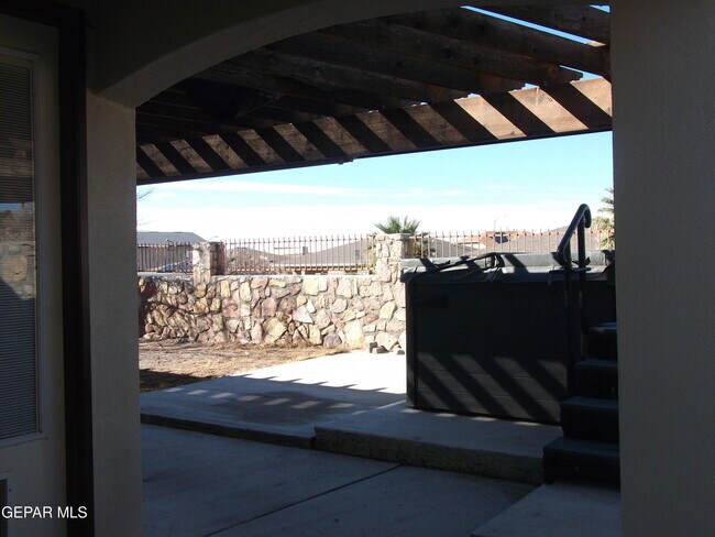 Building Photo - 1637 Land Rush St