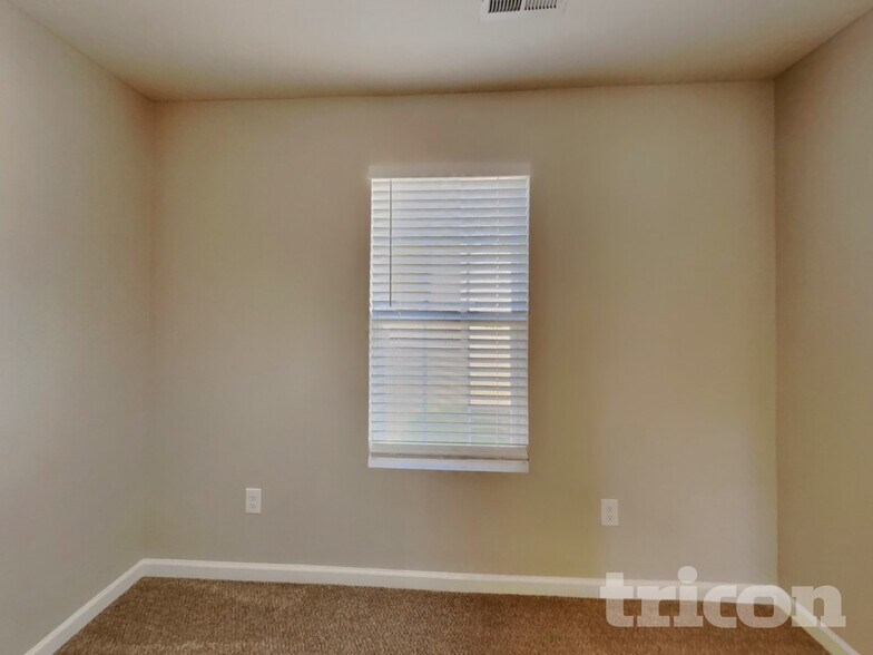 Building Photo - 3923 Carolina Cherry Dr