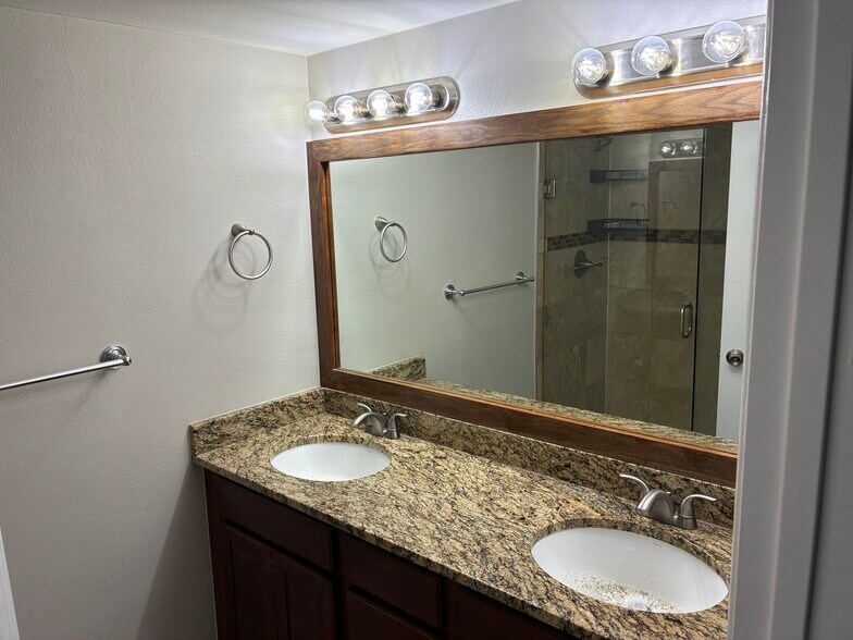 Master Bath - 6495 Happy Canyon Rd