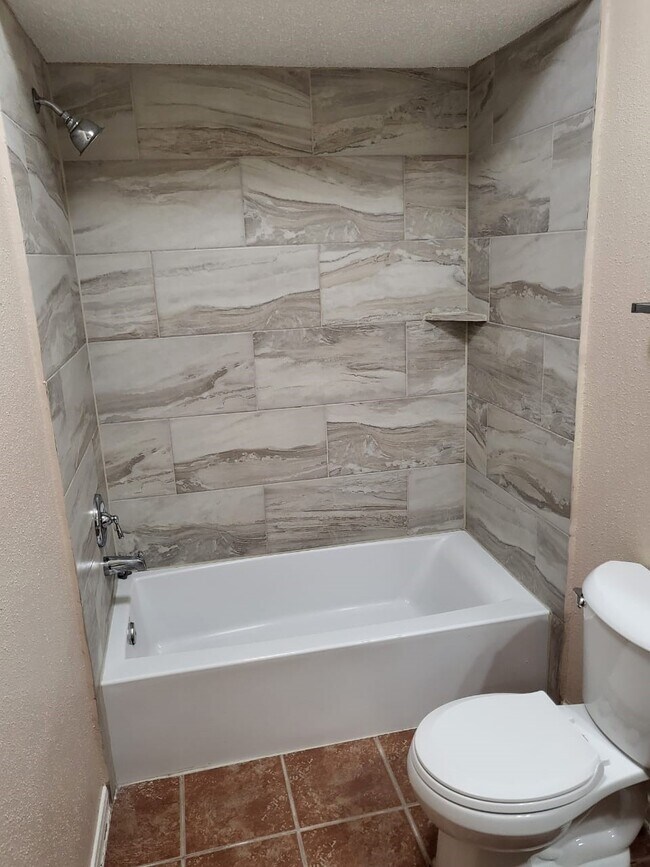 Building Photo - 14810 Rancho Vista Dr