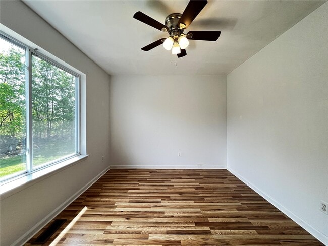 Building Photo - 276 Temple Hill Rd