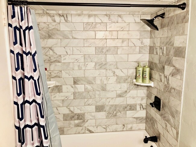 Building Photo - Fantastic location! FURNISHED 1bed/1bath available for March 2026 move in!