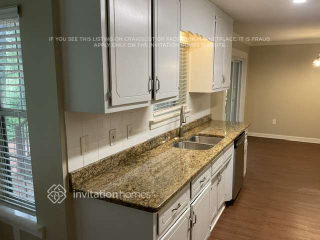 Building Photo - 225 Woodcrest Dr