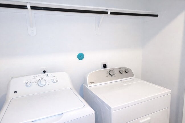 Building Photo - 747 Hackberry Br Ct