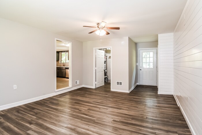 Building Photo - 2116 Terry Ln