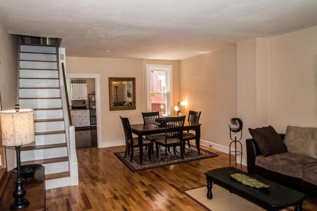 Building Photo - 512 E Fulton St