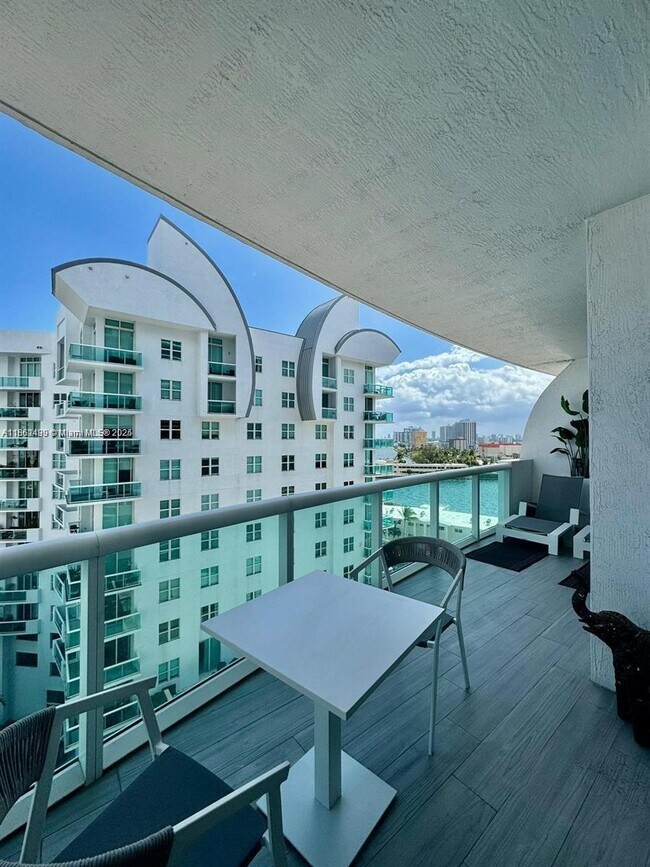 Building Photo - 7900 Harbor Island Dr