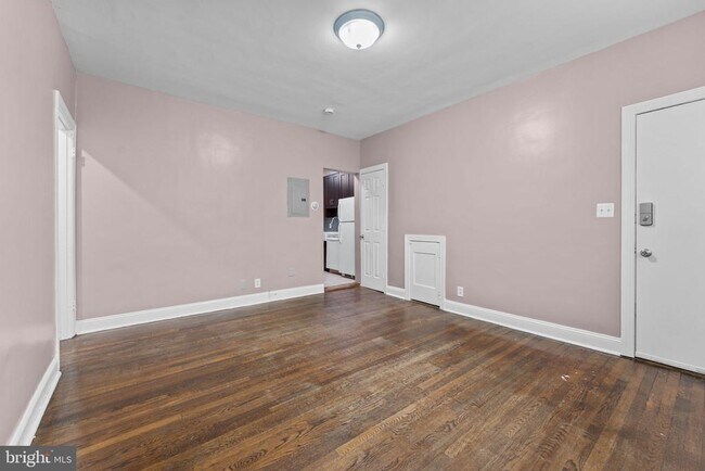 Building Photo - 1617 F St NE