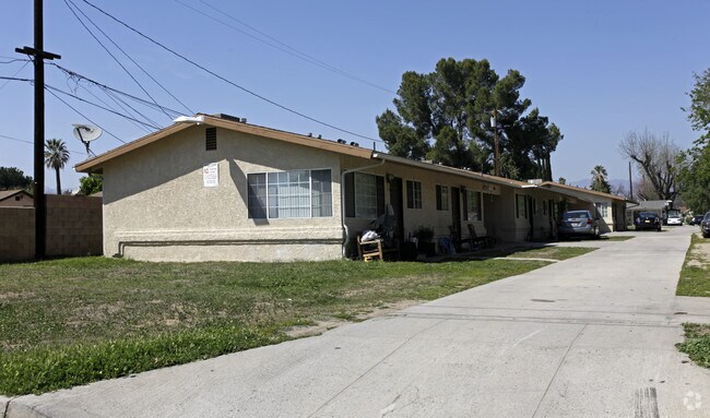 Primary Photo - Ambercourt Apartments