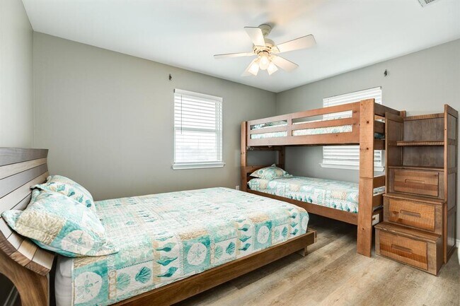 Building Photo - 23012 Verano Dr