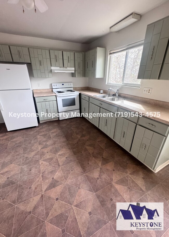 Building Photo - Charming Duplex in Pueblo West – Comfortable & Convenient Living $1300/$1300