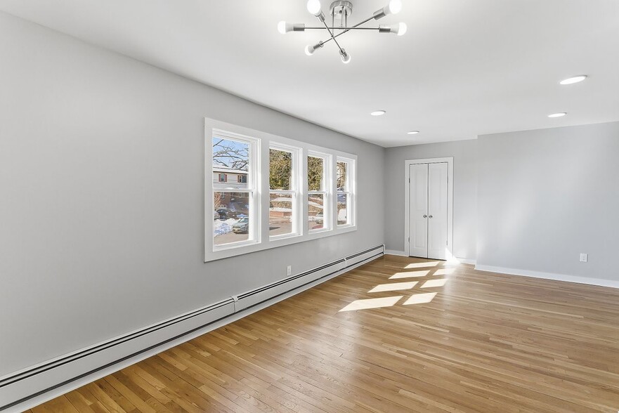 Building Photo - 19 Evelyn Ct