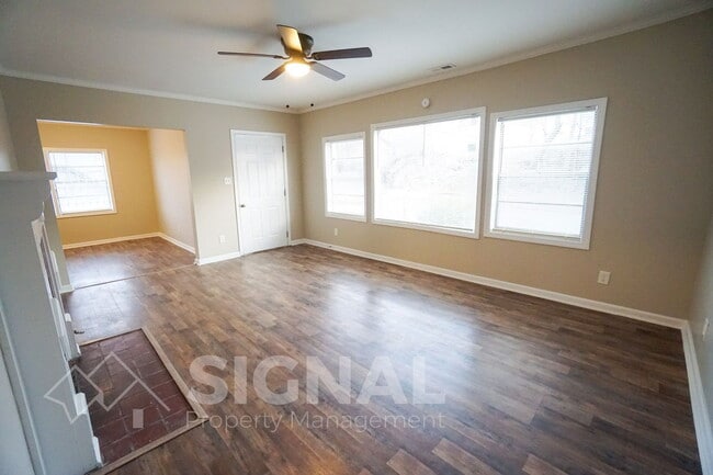 Building Photo - 1932 Portage Ave