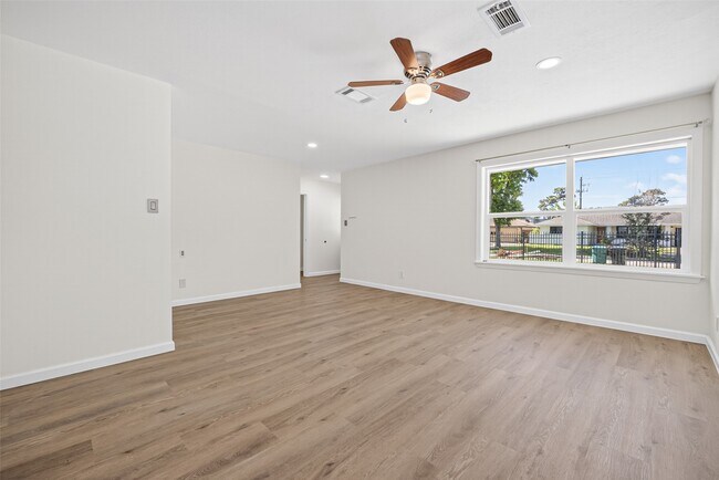 Building Photo - 7950 Longridge Dr