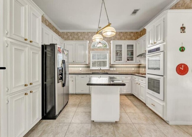 Building Photo - 4601 Valleybrook Cir