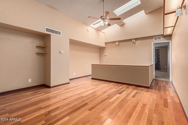 Building Photo - 2058 E Oxford Dr