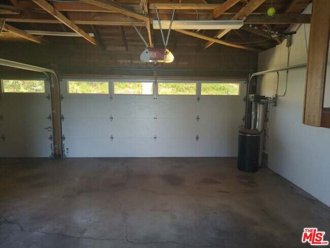 Building Photo - 1156 Las Pulgas Pl