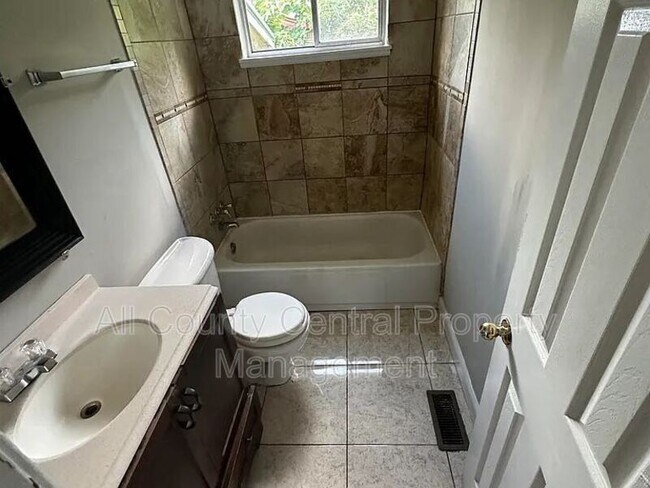 Building Photo - 1657 18th Way SW