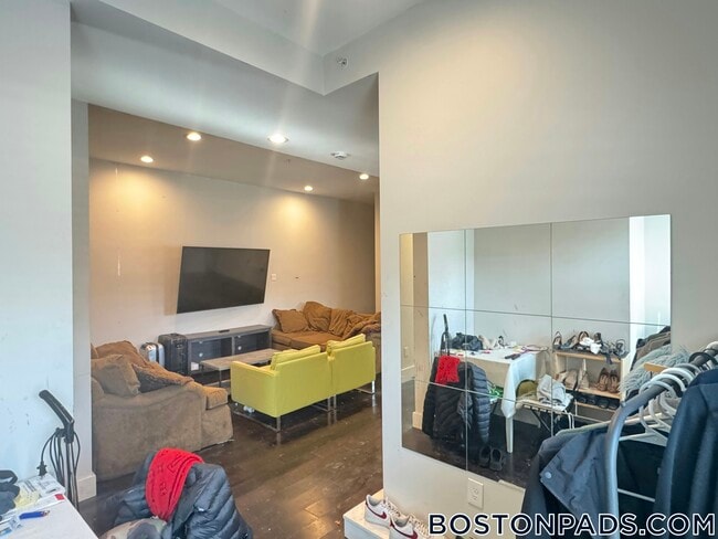 Building Photo - 1 Cedar St