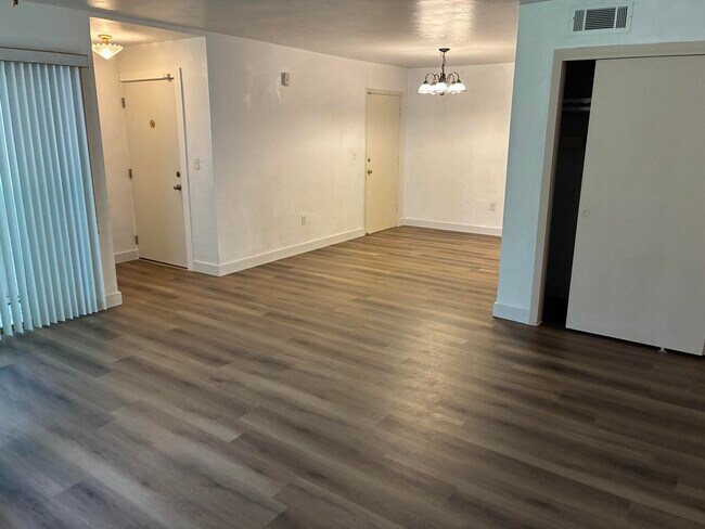 Building Photo - 9302 SW 77th Ave