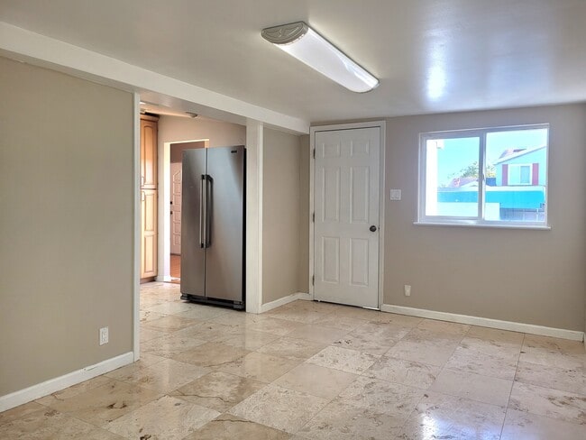 Building Photo - 799 Pepper Dr