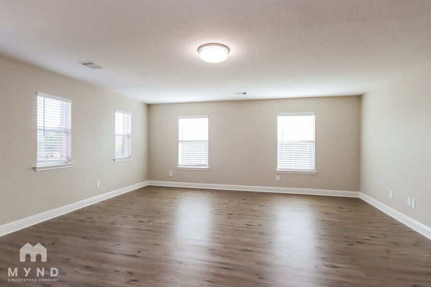 Building Photo - 29607 Legends Pl Dr
