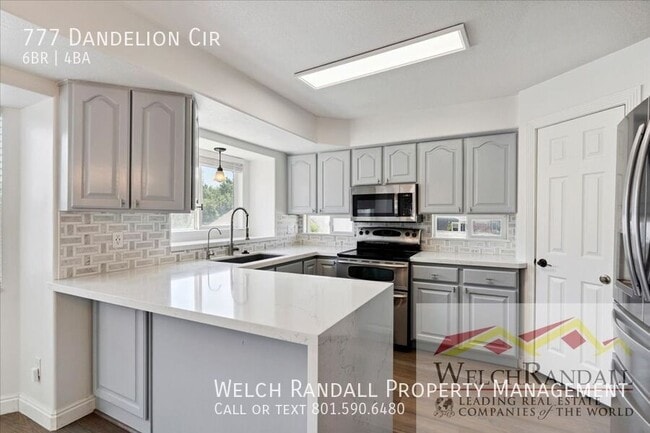 Building Photo - 777 Dandelion Cir