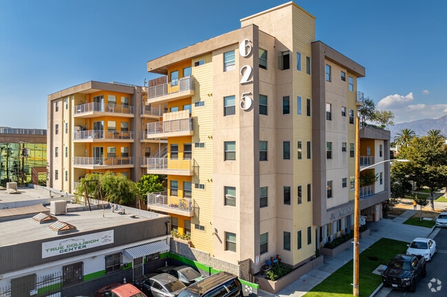 Alternate - Pacific Luxe