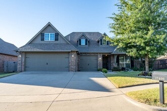 Building Photo - 3 Bed 2 Bath With Office in Tulsa