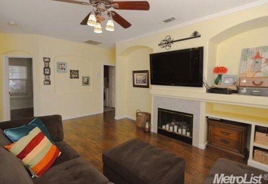 Building Photo - 1634 Sierra Creek Dr